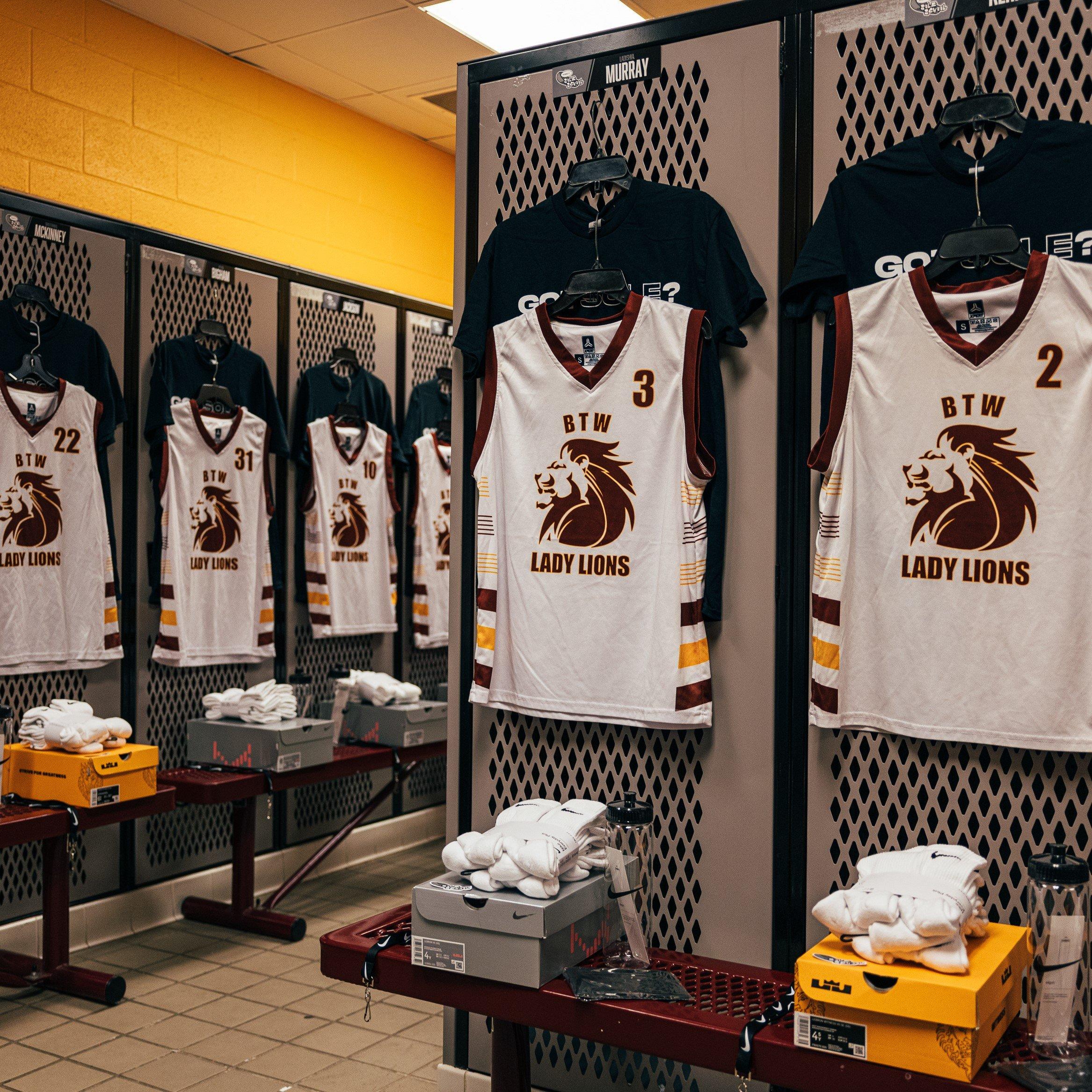 booker-t-washington-lady-lions-locker-room