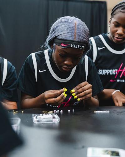 bracelet-making-station-support-her-sole-event