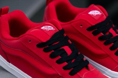 Do Knu Skool Vans Come with Laces?