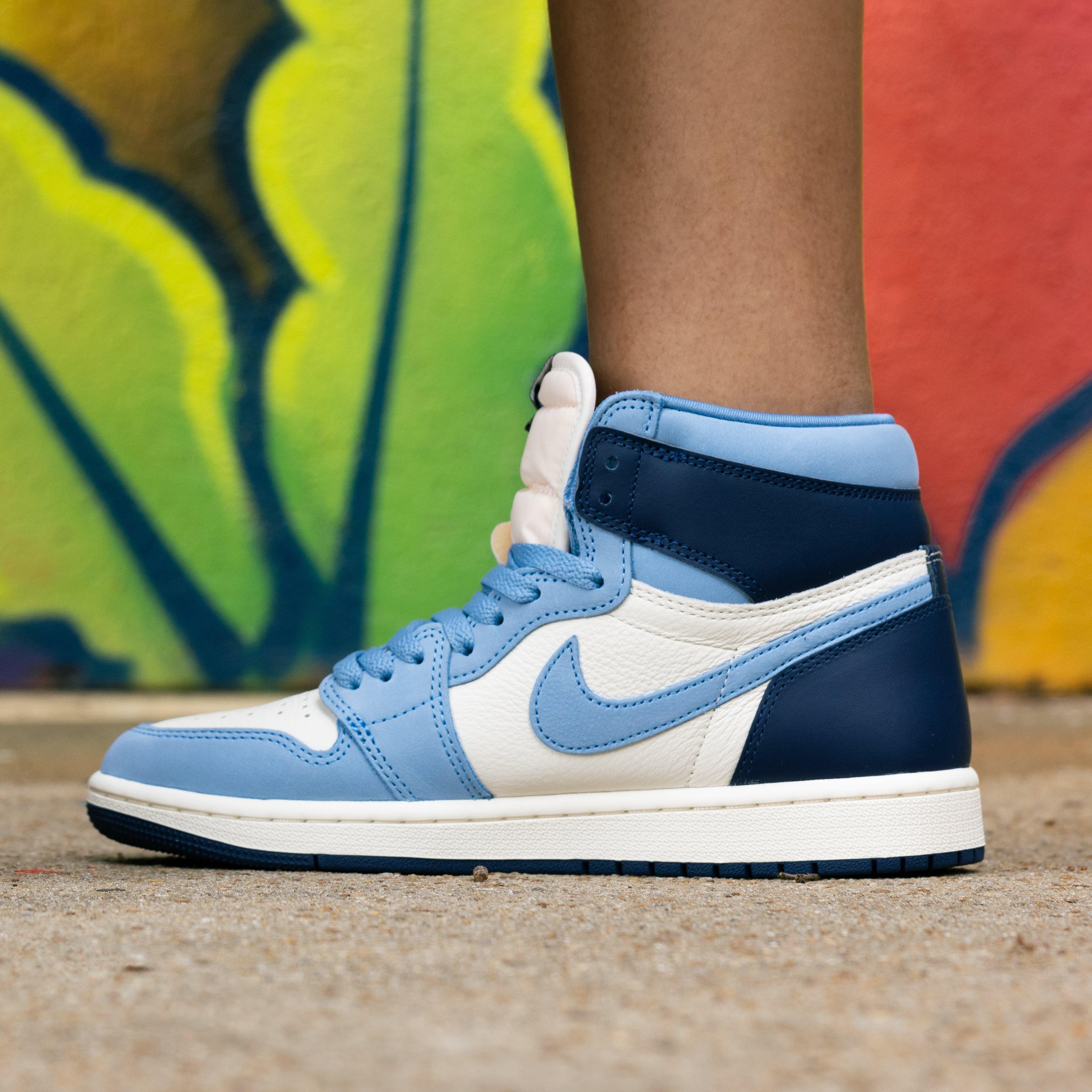 スニーカー Nike Air Jordan 1 Retro High OG First In Flight Women's Shoe Buy Wmns Air Jordan 1 Retro High OG 'First in Flight