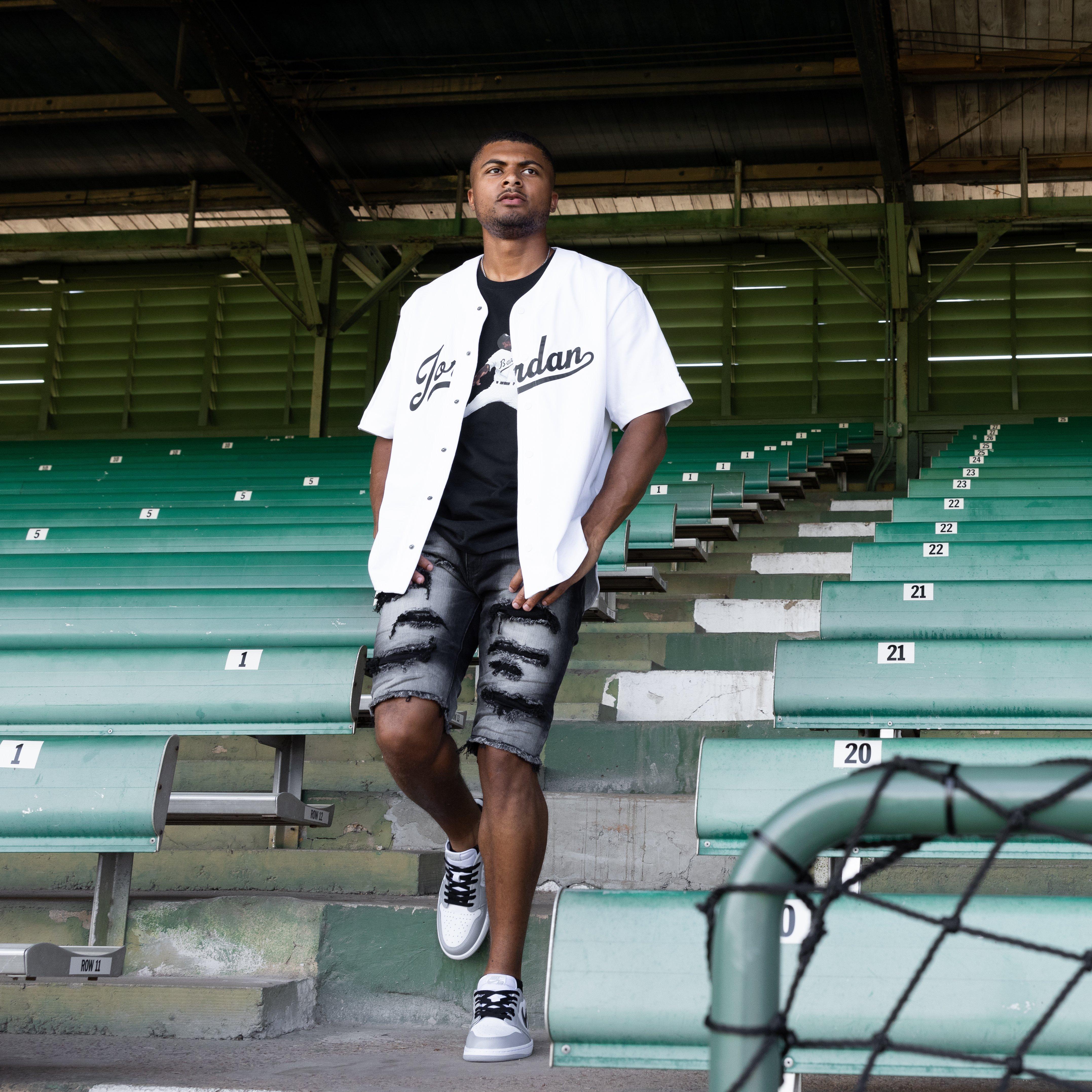 Jordan 1 Low OG "Wolf Grey" - Model walking down stairs