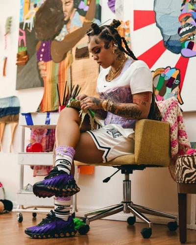 desi-swoopes-dn8-in-studio-working-with-textile