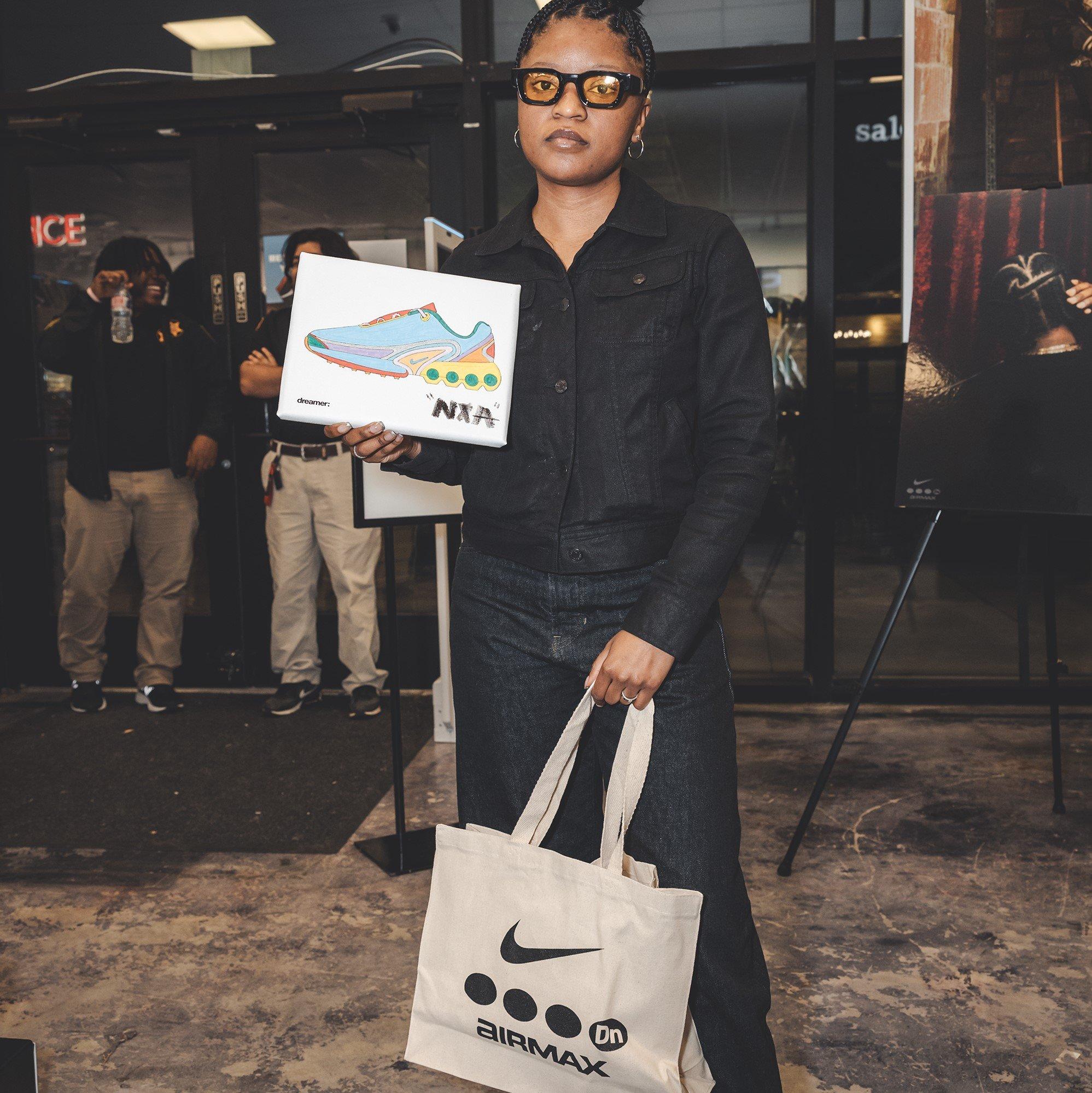 event-attendee-with-finished-custom-dn-canvas