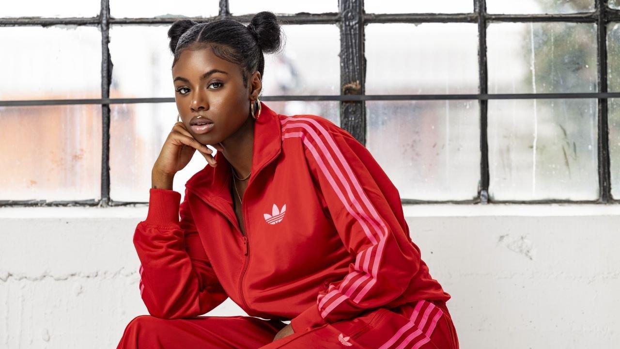 Fall 2025 Fashion Trends: Layer Up With Sneakers, Streetwear & Style Staples