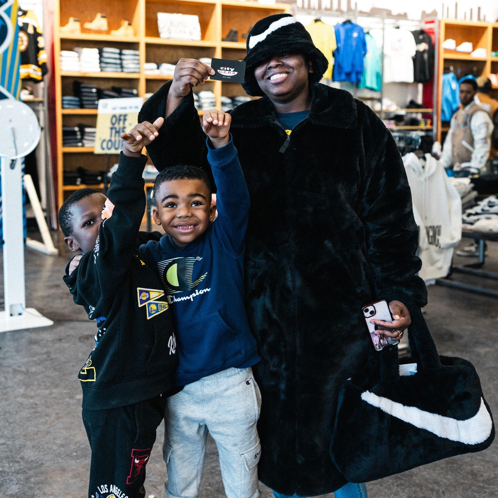 gift-card-winner-at-city-of-stars-event