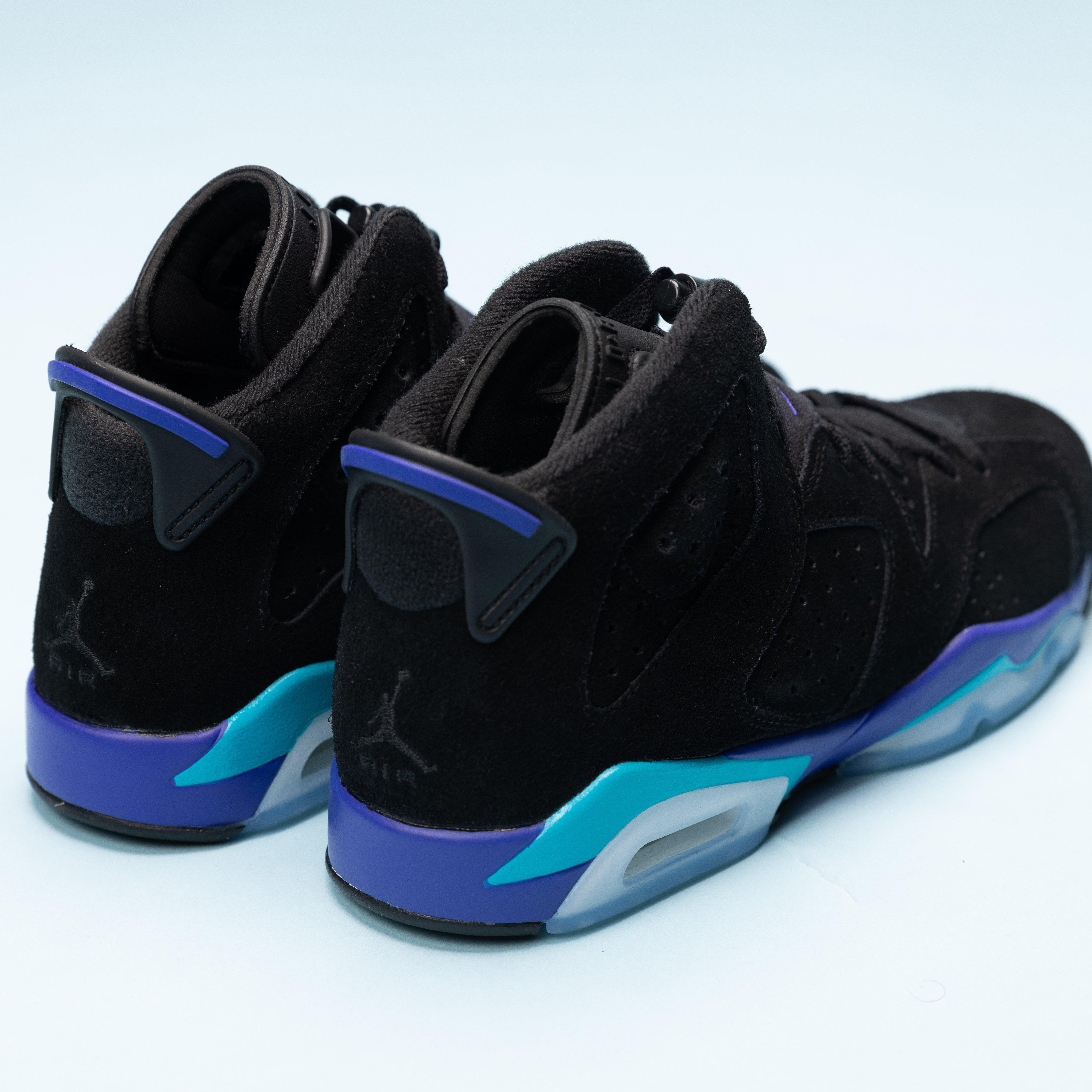 Heel tab shot, AJ 6 Retro "Aqua"