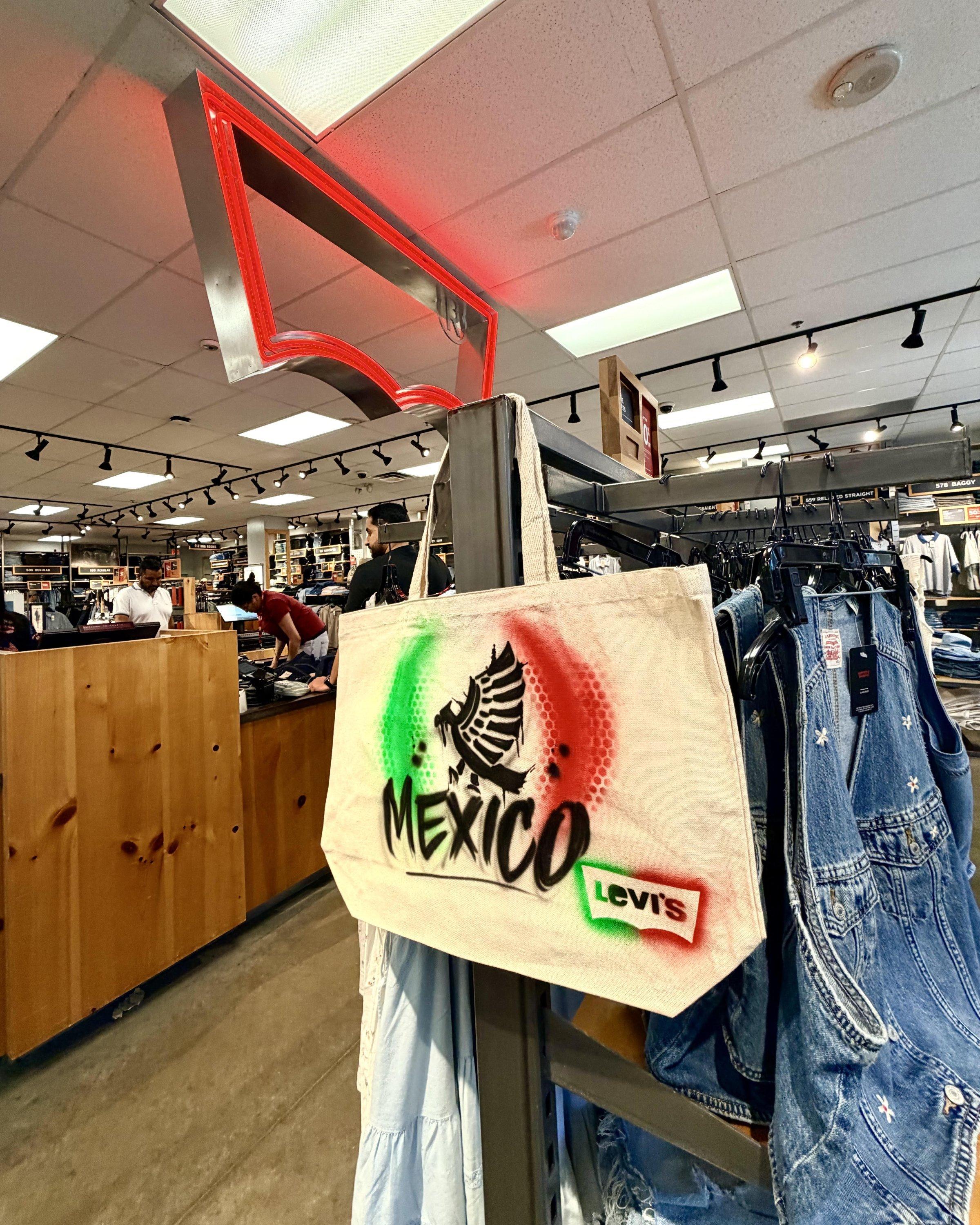 Custom Levi&rsquo;s tote bag featuring an airbrushed Mexico-inspired design.