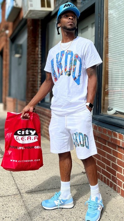 Follow @jaythesneakerguy