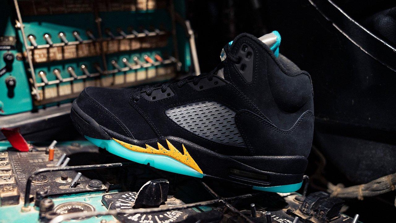 Jordan 5 black clearance yellow