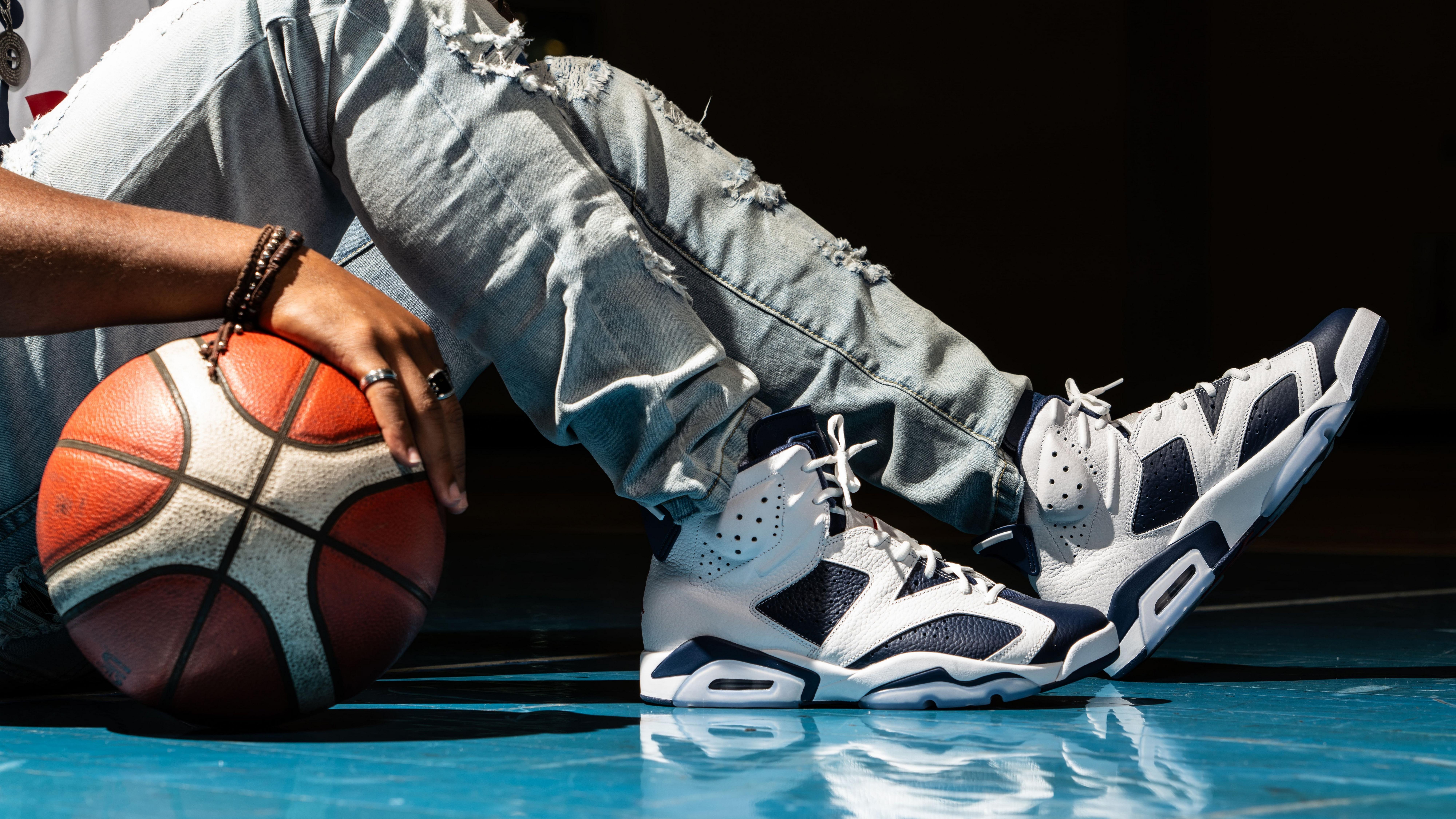 Air Jordan 6 OG White and Midnight Navy