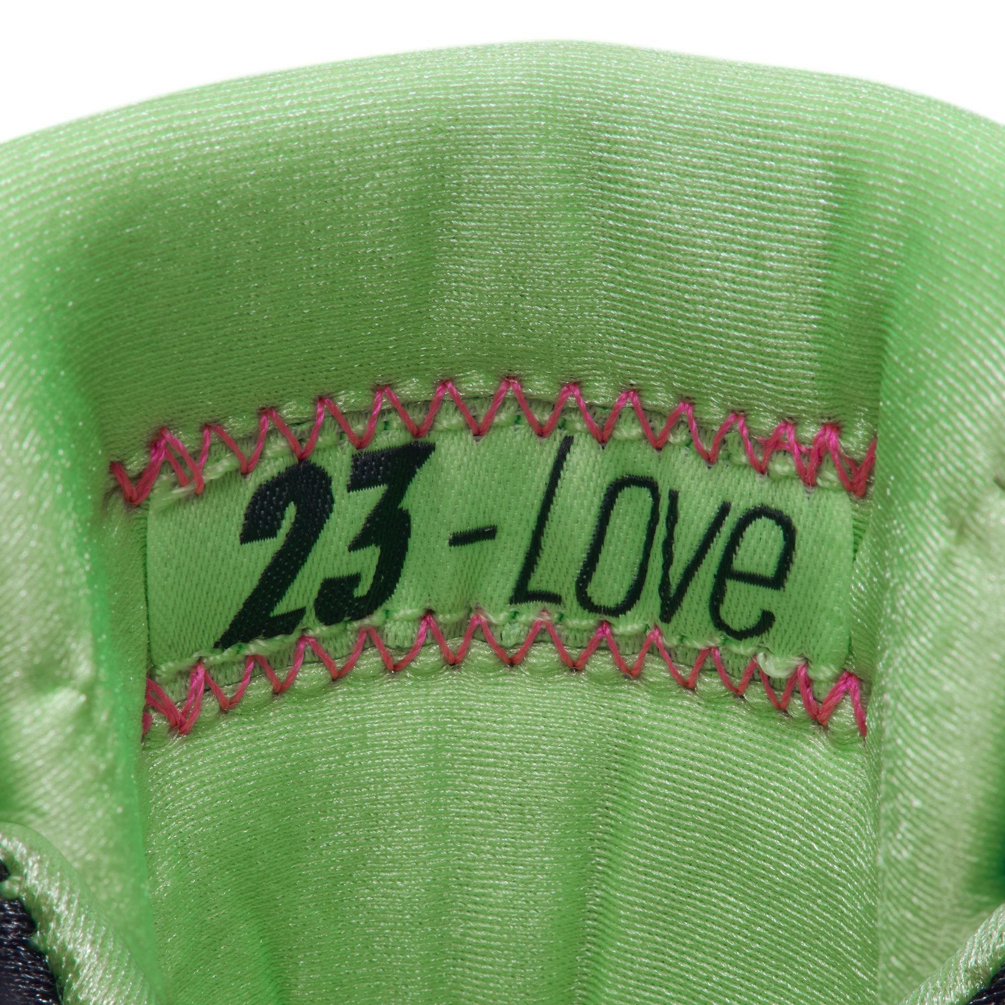 Close-up of the green inner tongue on the Air Jordan 7 Retro &ldquo;Tennis Day&rdquo; featuring pink stitching and a &ldquo;23-Love&rdquo; label.