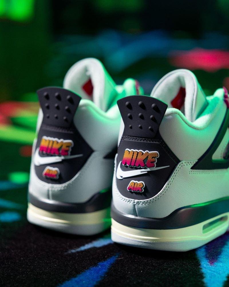 Jordan 4 Retro "Comic"