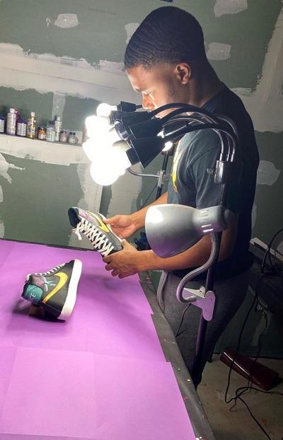 Kea'z Sellers in studio working on customization