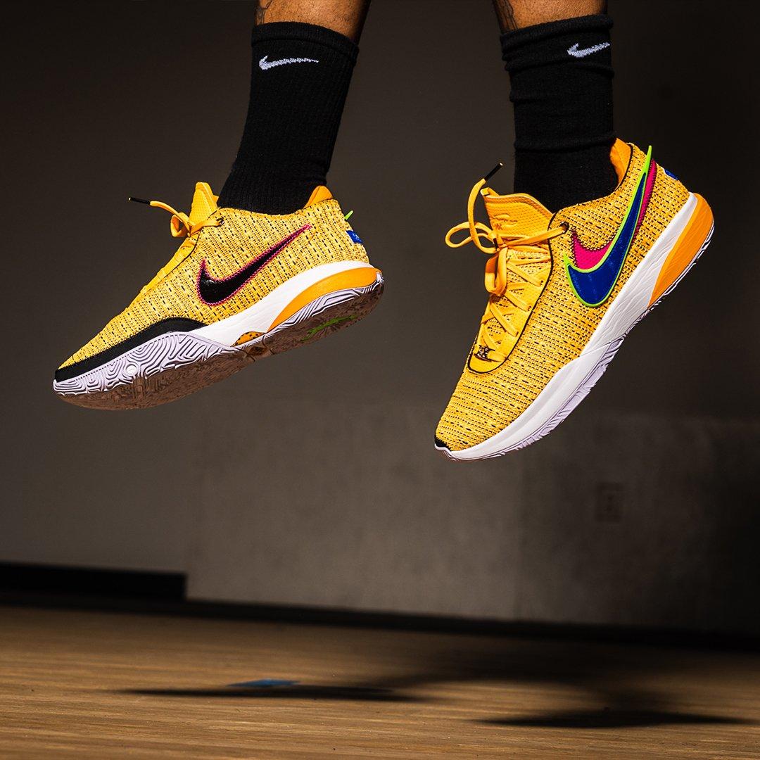 Nike LeBron XX 