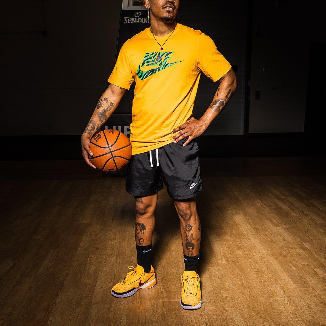  Nike LeBron XX "Laser Orange" Men's Basketball Shoe