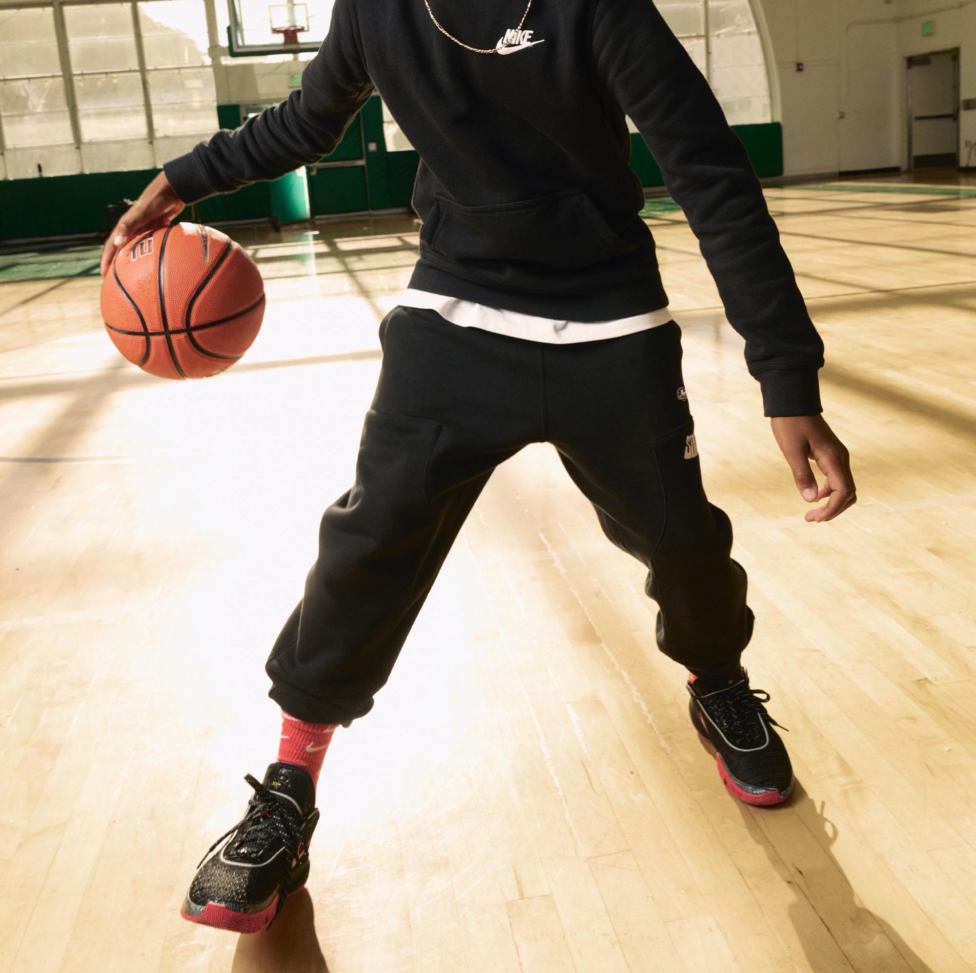 Nike LeBron 20 White/Metallic Gold/Black Grade School Kids' Basketball  Shoe - Hibbett