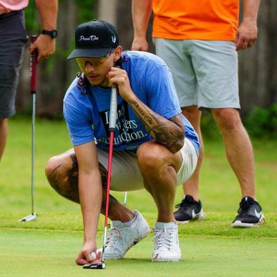 lindy-waters-putting-town-marker-on-green