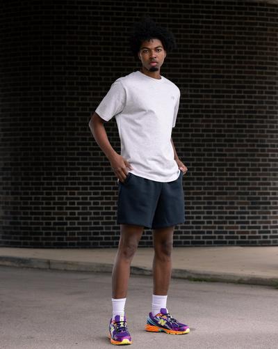 man in new balance 740