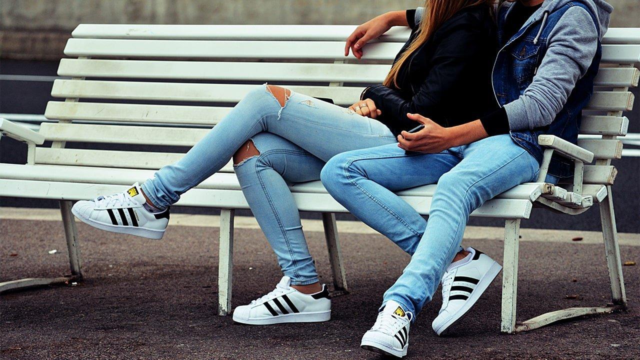 Hoelahoep Ongunstig Citaat The Perfect Pair: Matching Sneakers for Couples