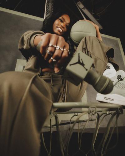 ms-basketball-with-mic-and-ball-on-goal