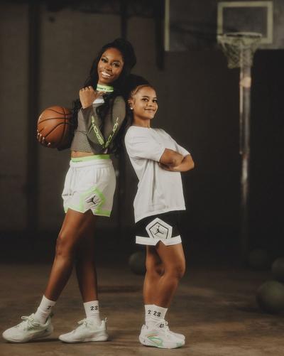 ms-basketball-with-young-player-i-hoop-too