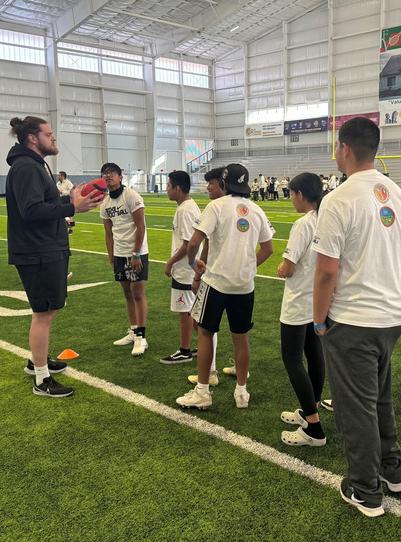 n7-football-game-participates-preparing-for-drills