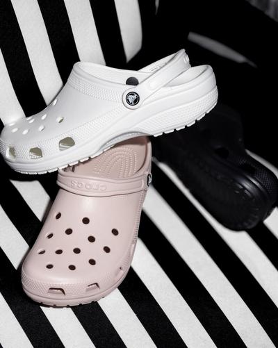 neutral-crocs-for-christmas-gifting