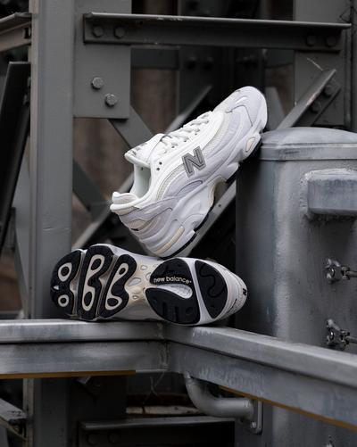 White New Balance 1000