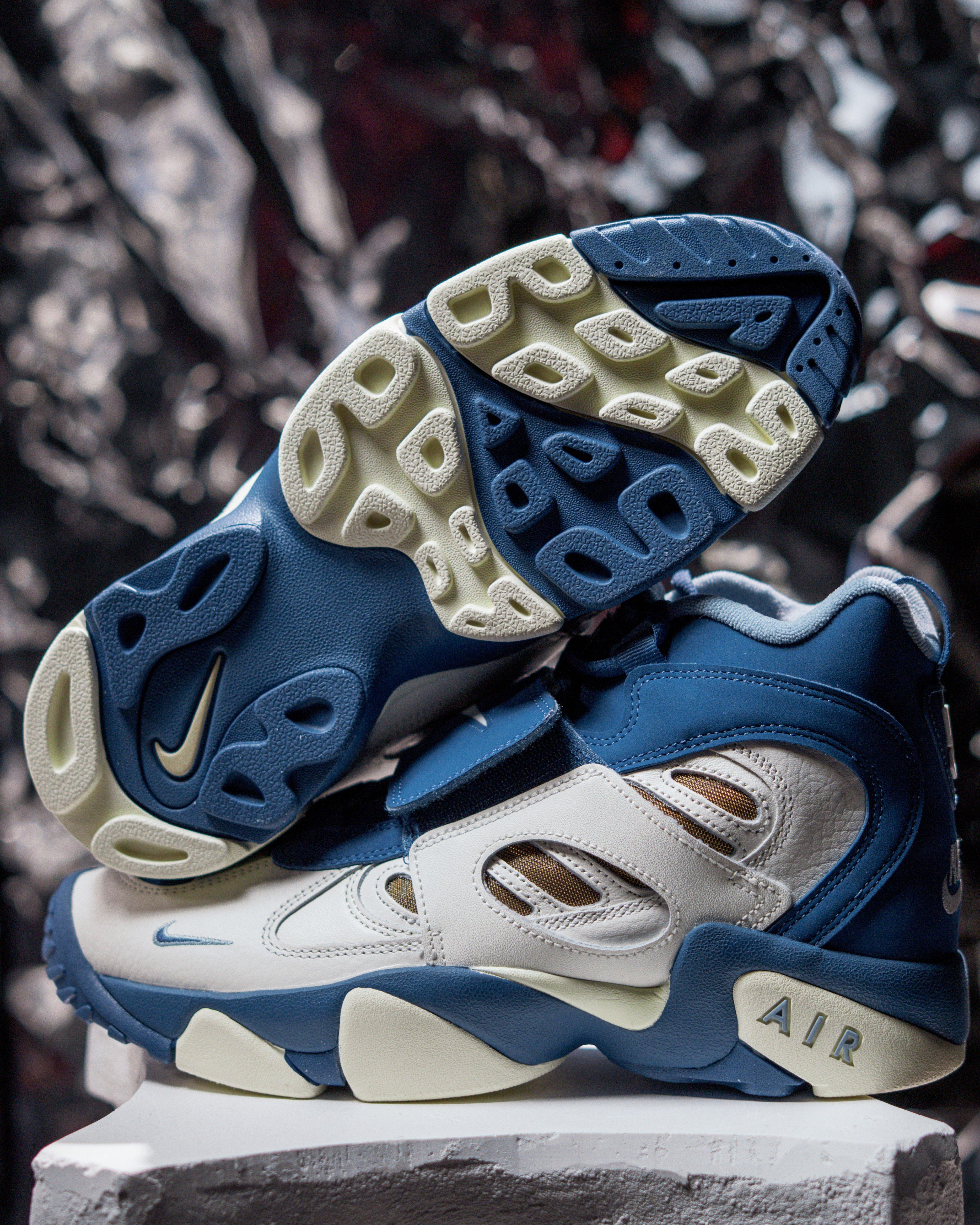 Nike Air Diamond Turf II "Royals" bottom