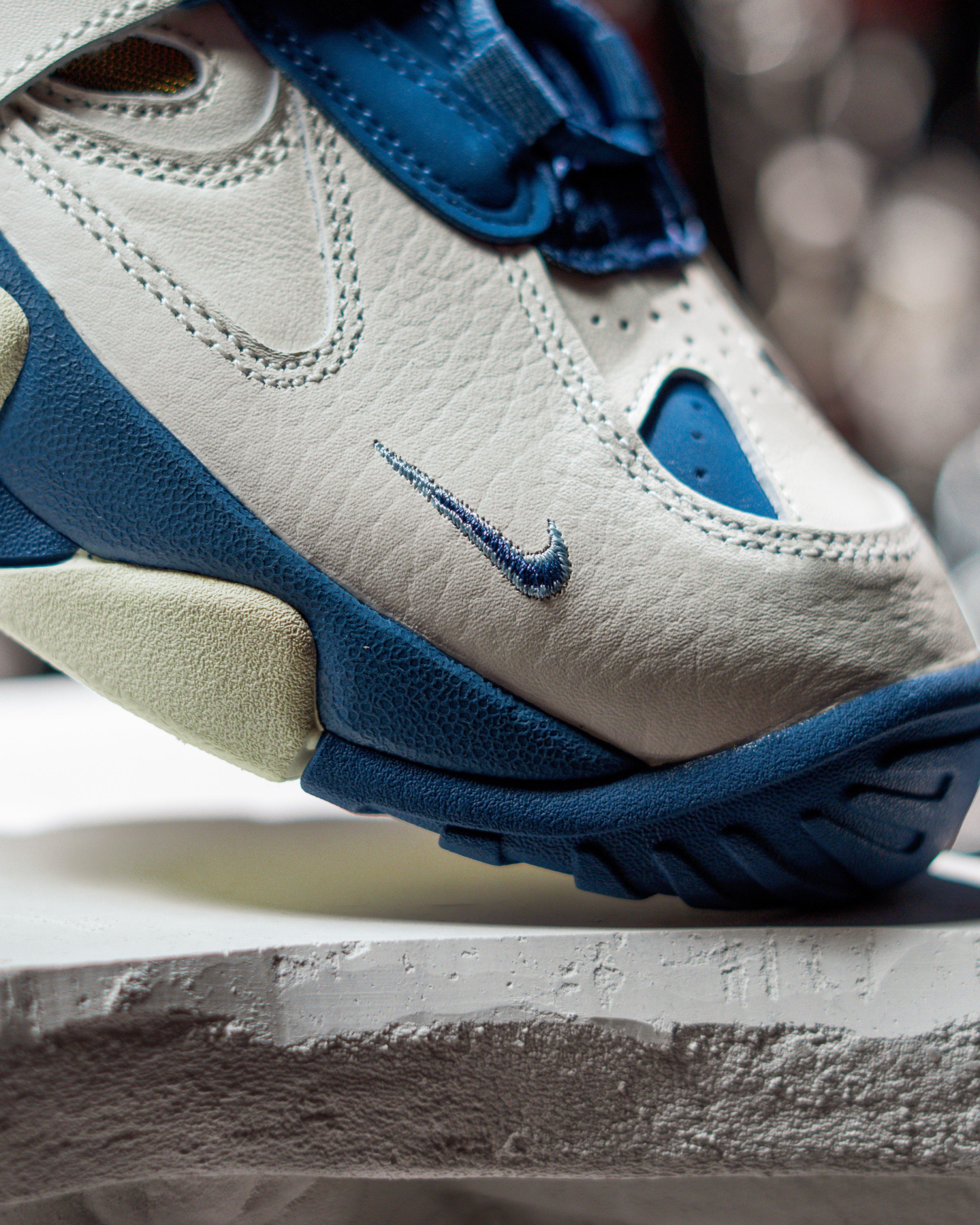 Nike Air Diamond Turf II "Royals" toe tip