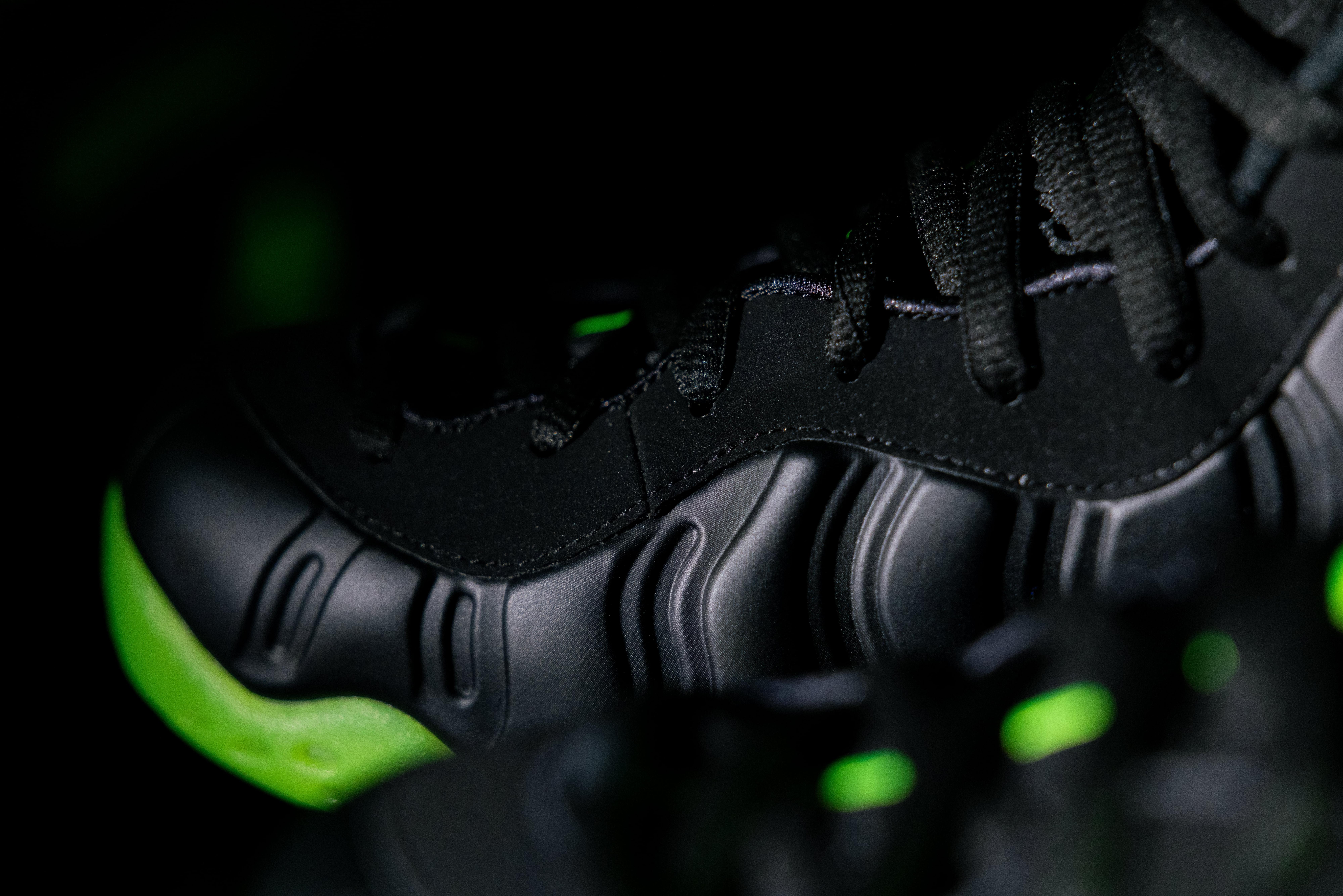込み29 AIR FOAMPOSITE ONE BLK/VOLT Nike Air Foamposite One - Black / Volt – Kith