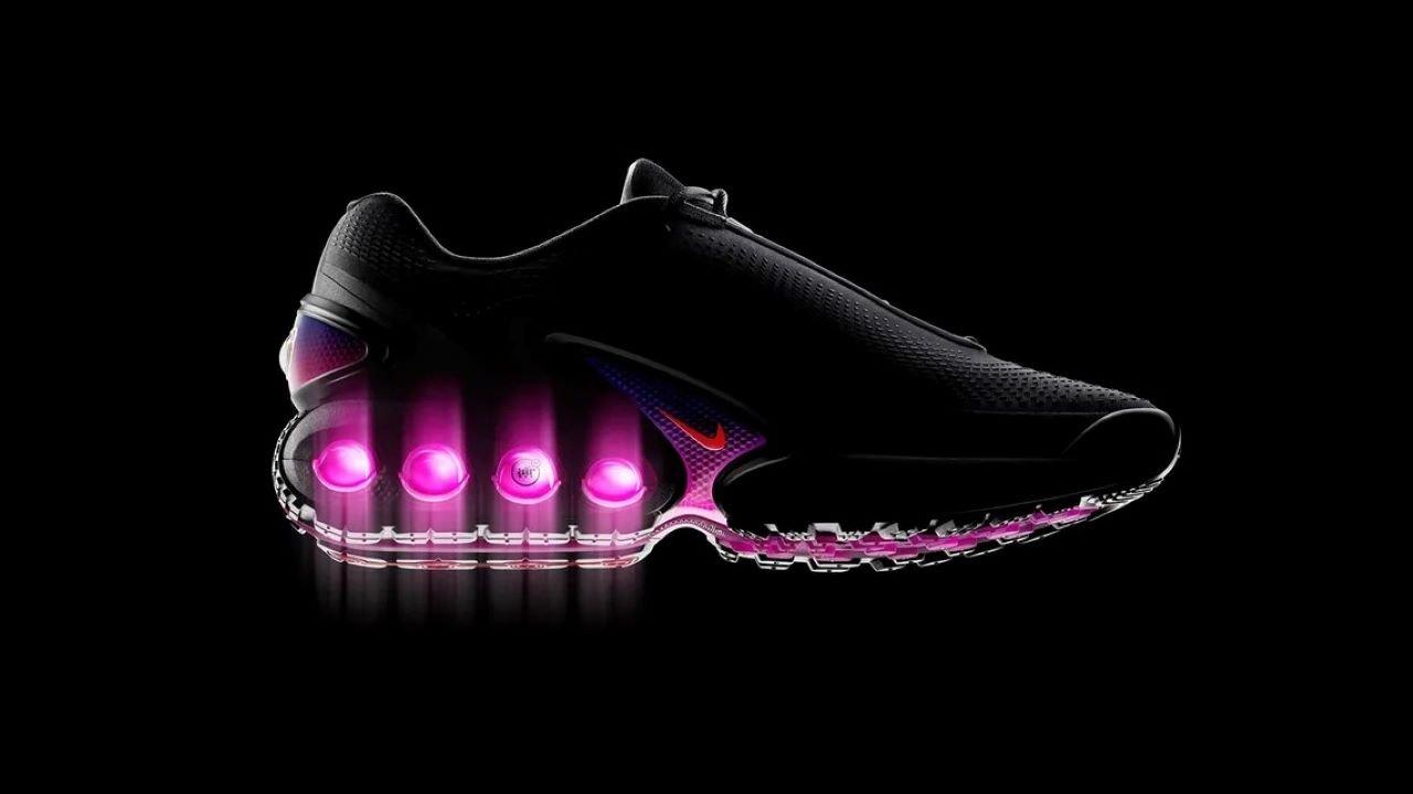 Nike - Women's Essential Fitness Gloves - Dark Grey/Vivid Pink