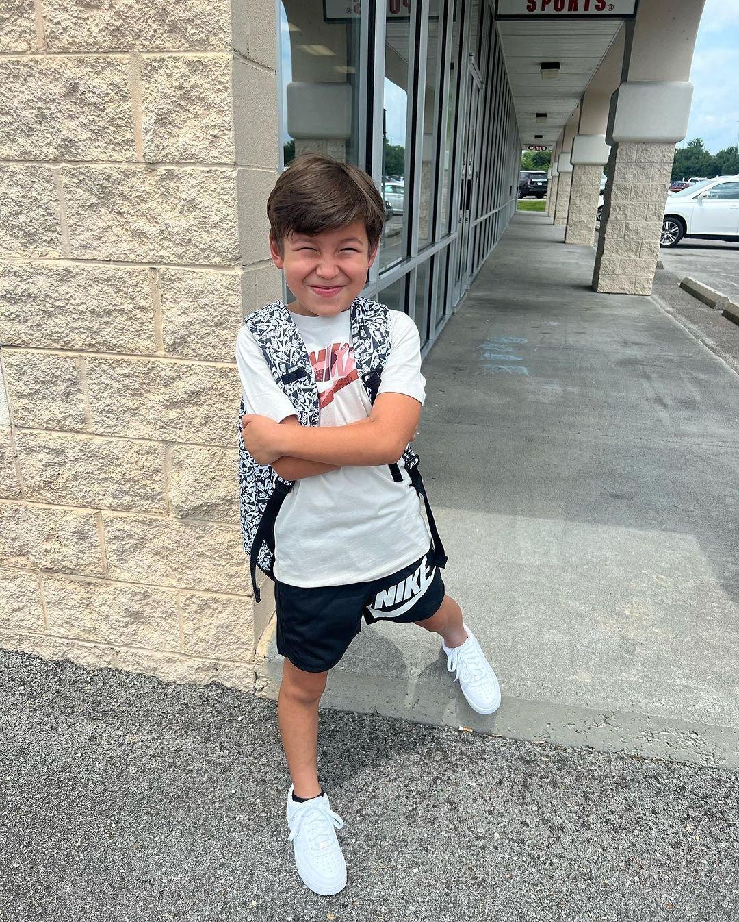 Hibbett on X: Grab a pack by @Sprayground and lets go! 📸  @hibbett_decker_1487 #ugc #sprayground #backpack #bts Click & shop 🔗    / X