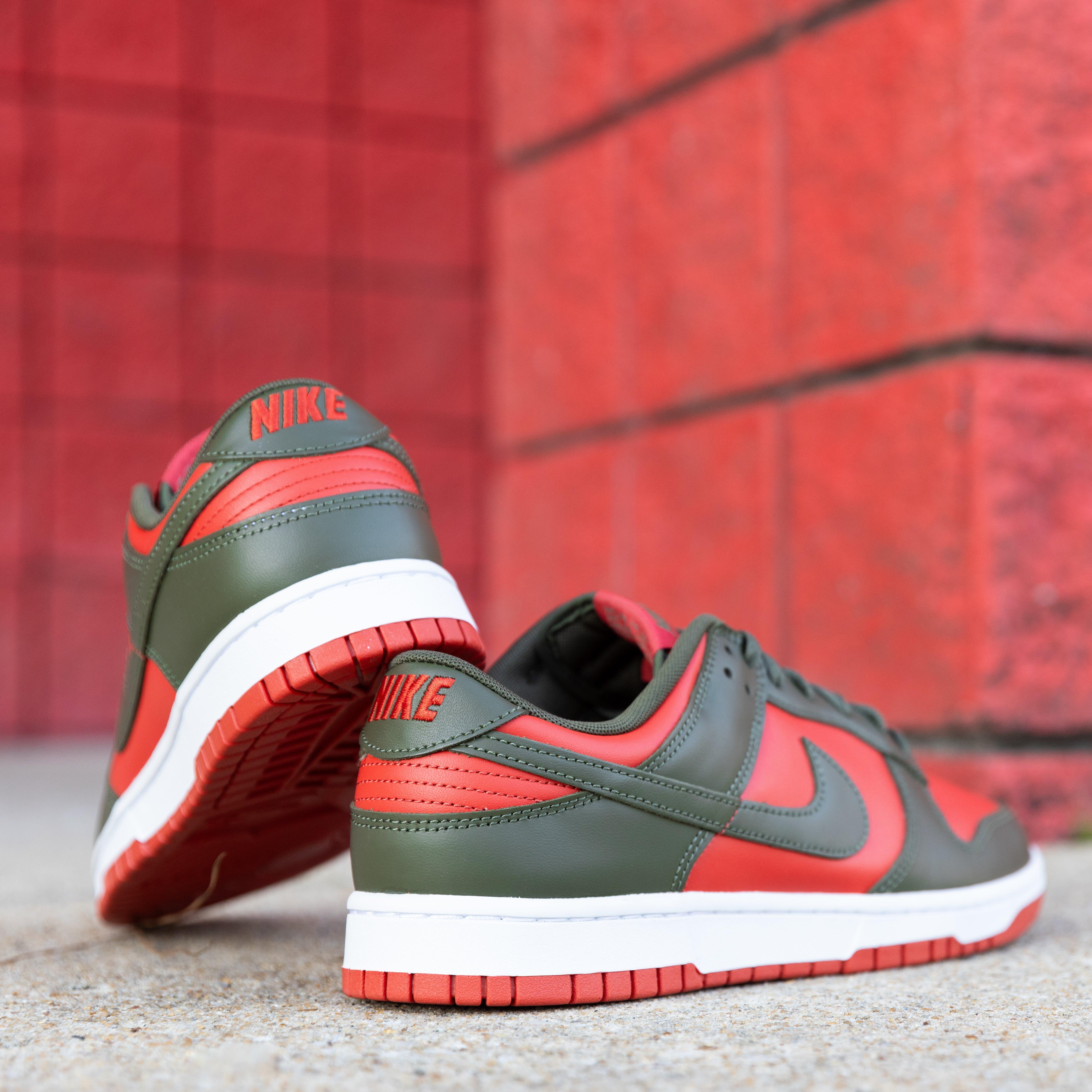 NIKE DUNK LOW MYSTIC RED