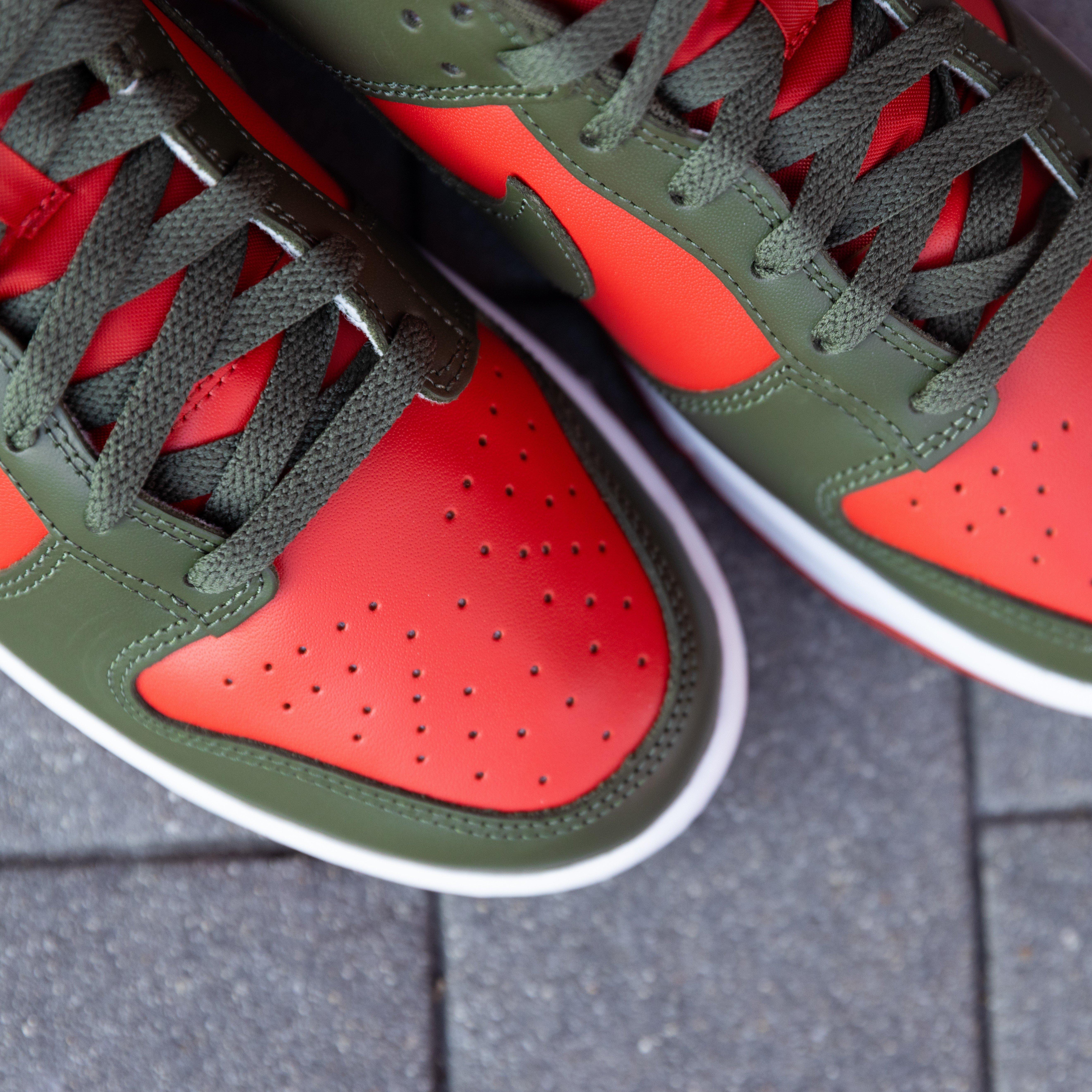 Green and red nike dunks best sale