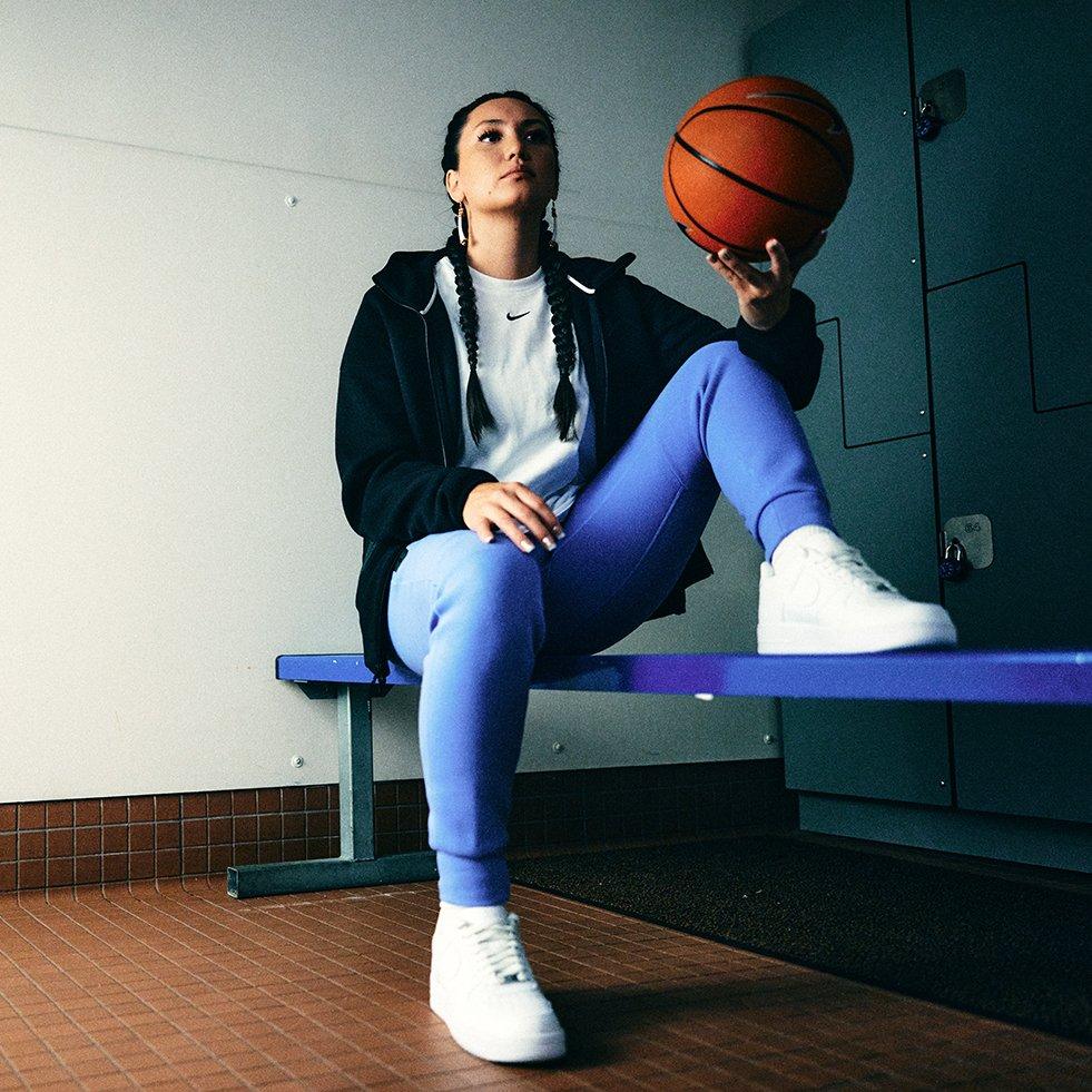 Nike N7 Female Athlete