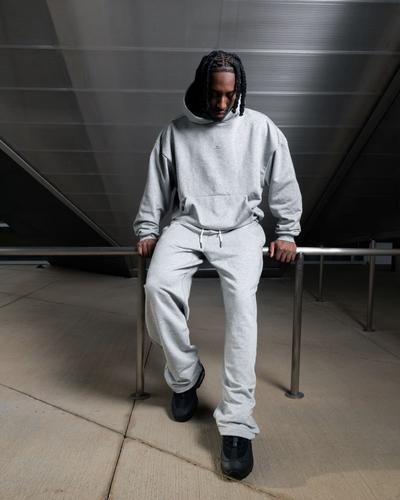 Man modeling Nike Men's Standard Issue Therma-FIT Brushed Open-Hem Basketball Pants