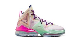 Nike Men's LeBron 19 Basketball Shoes (13) 