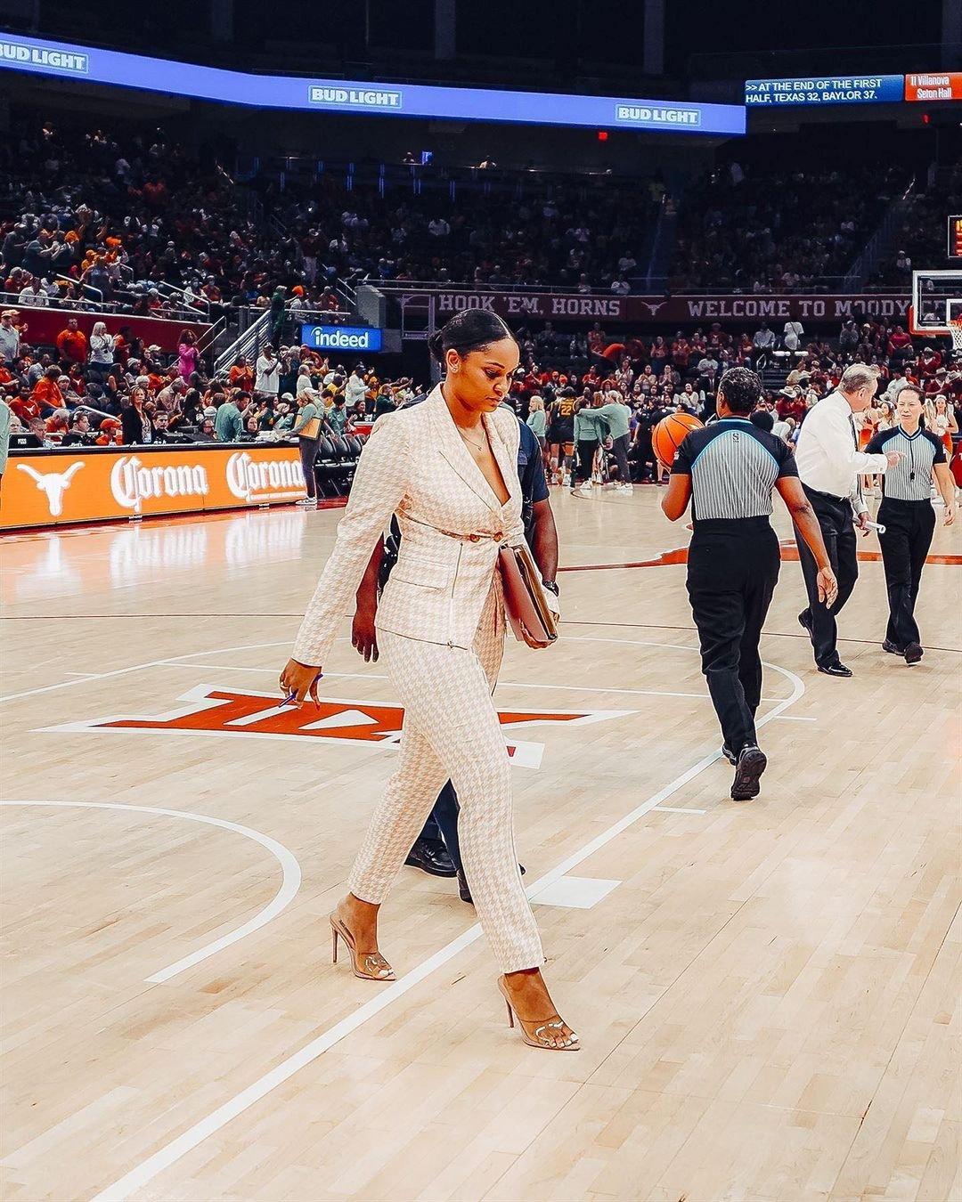 Courtesy of Sydney Carter's Official IG account