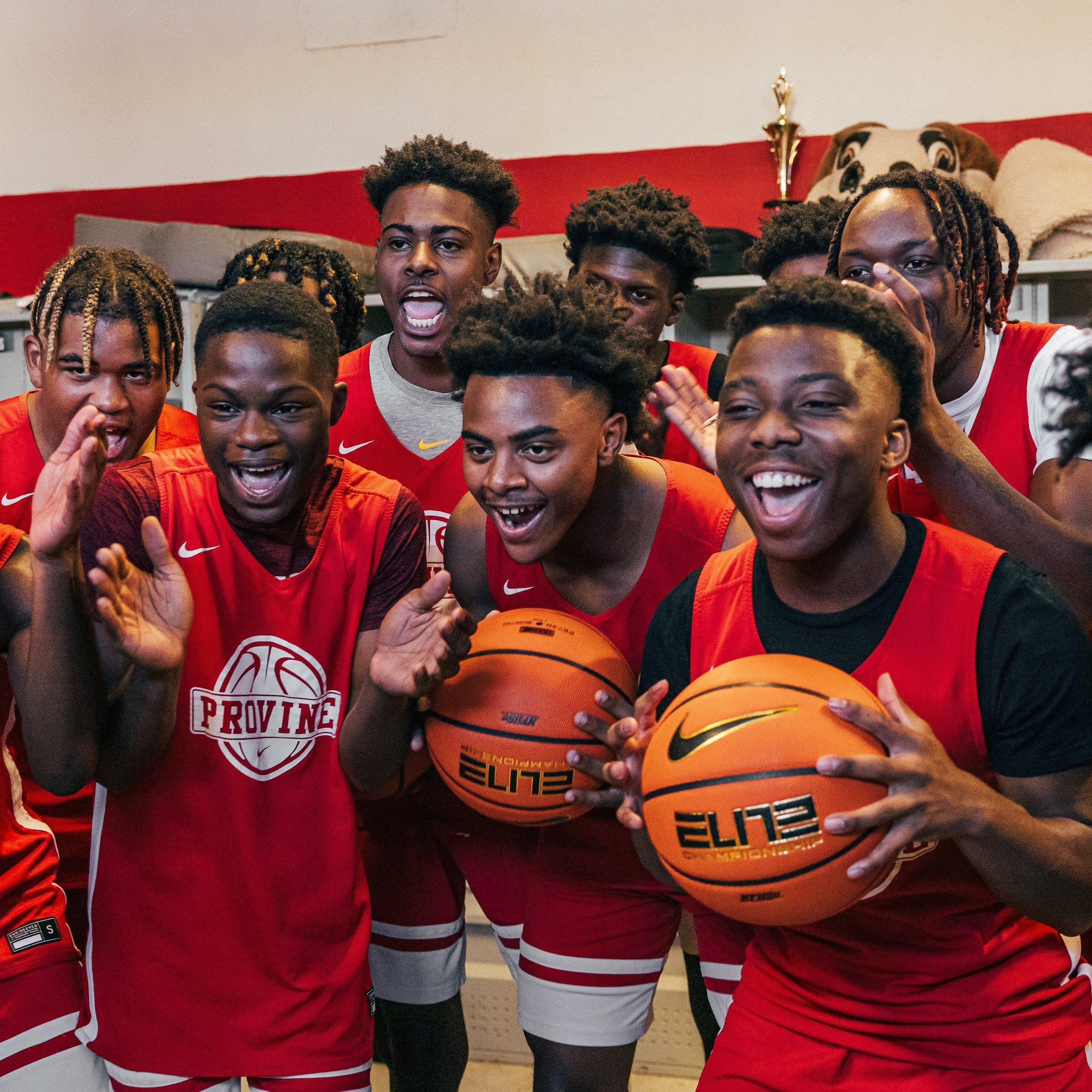 provine-hs-mens-basketball-team-cheering