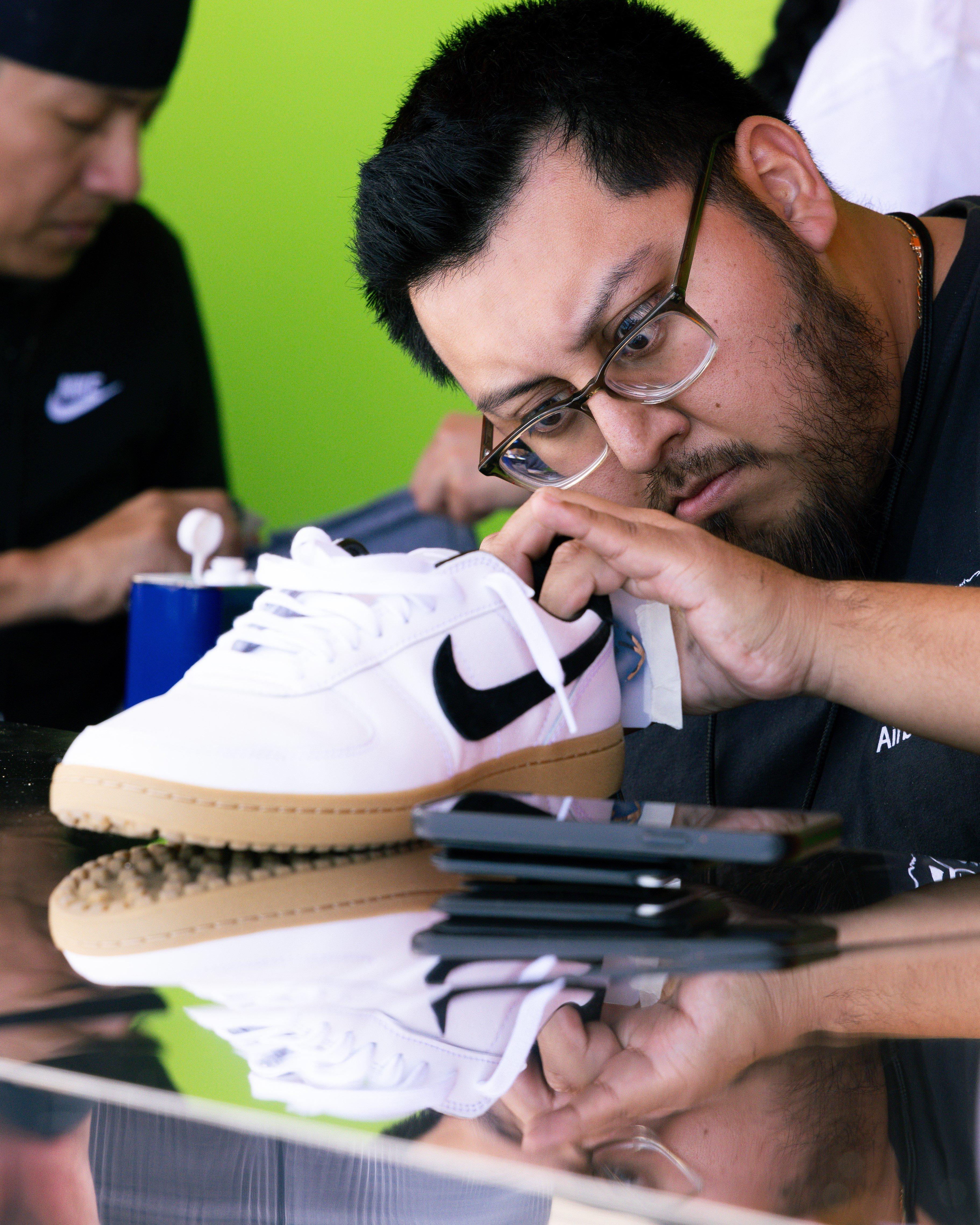 sneaker-customization-nike-hibbett-village