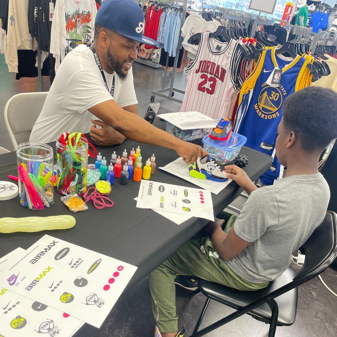 store-employee-helping-create-air-max-model