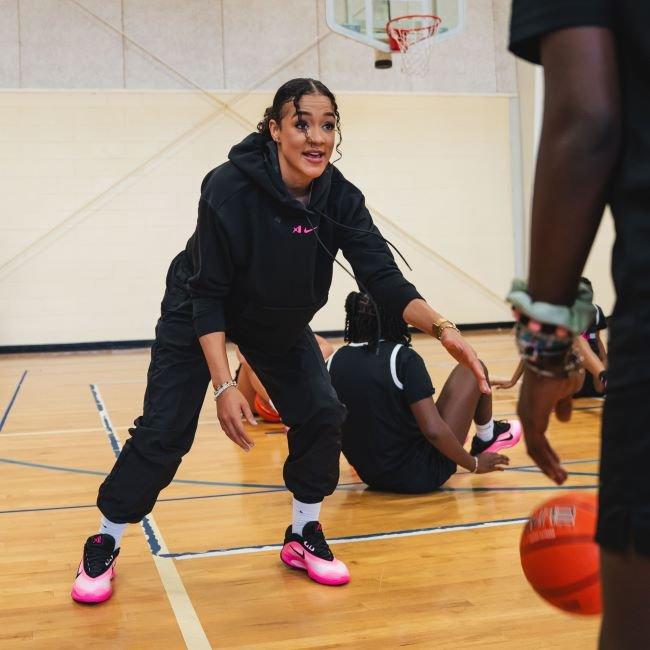 support-her-sole-Andraya-Carter