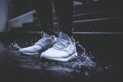 Adidas tubular shop shadow hibbett sports