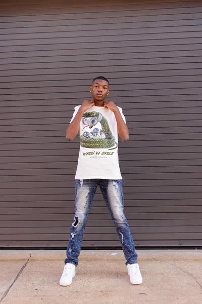 How to Clean White Leather Shoes