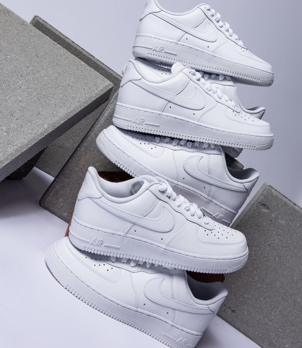 <u>White Sneakers<u>