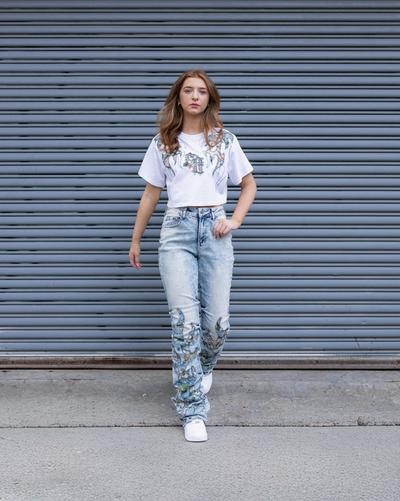 woman-in-nike-air-force-1