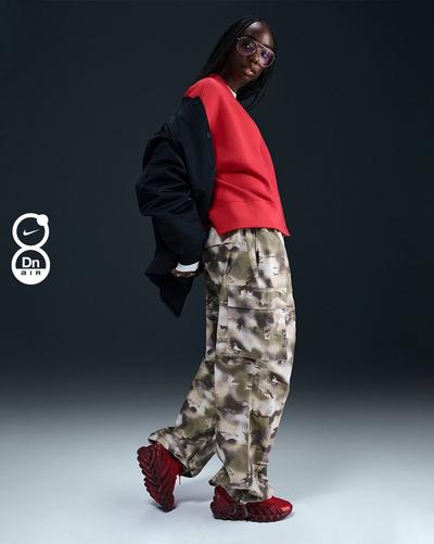 woman-standing-in-air-max-dn8