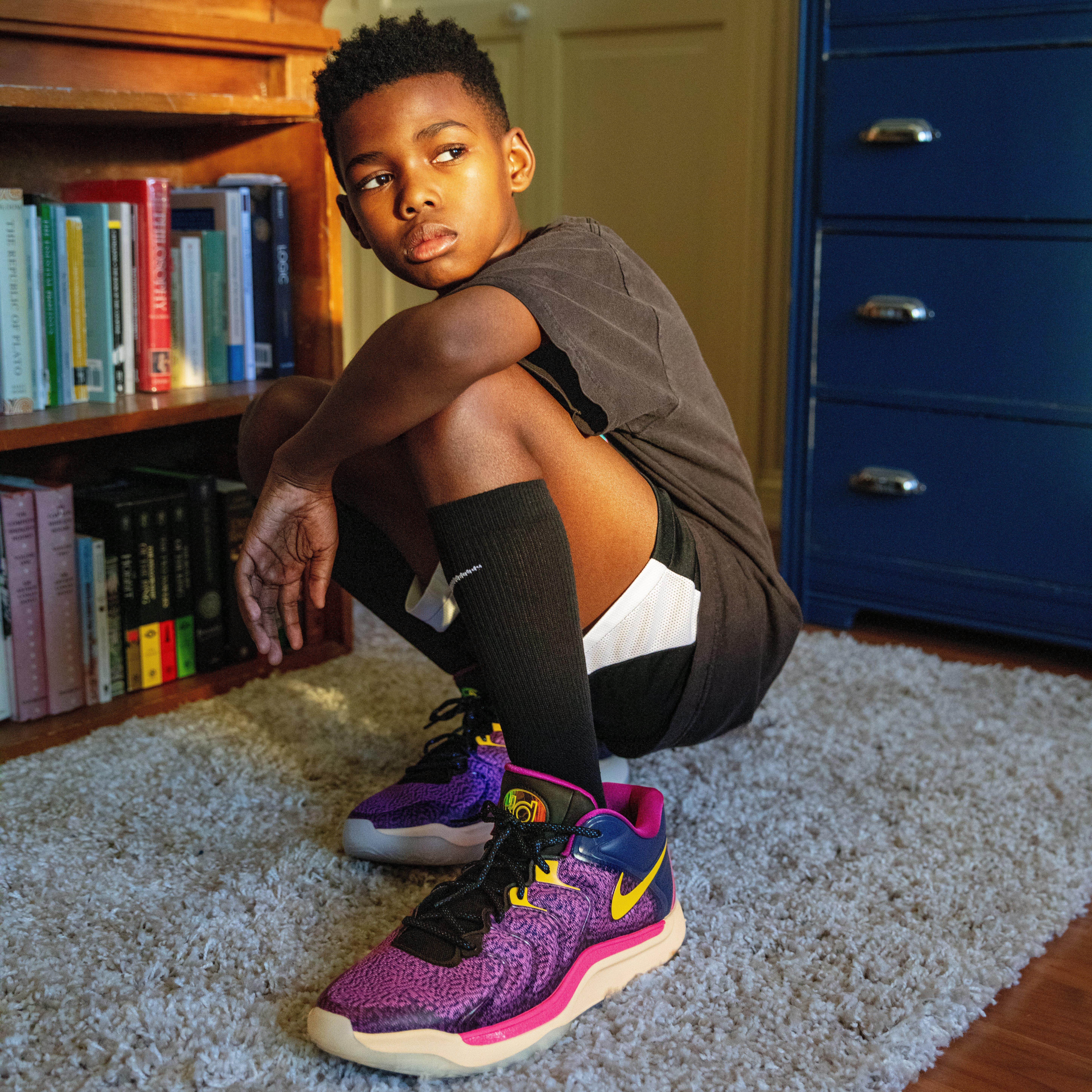 Young Jaden McDaniels wearing Nike KD 17 "Travel Ball"