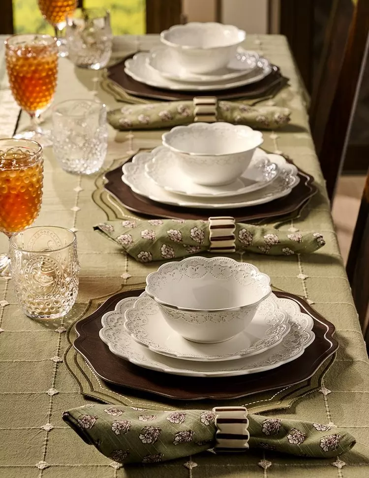 Kinkeeping Tableware